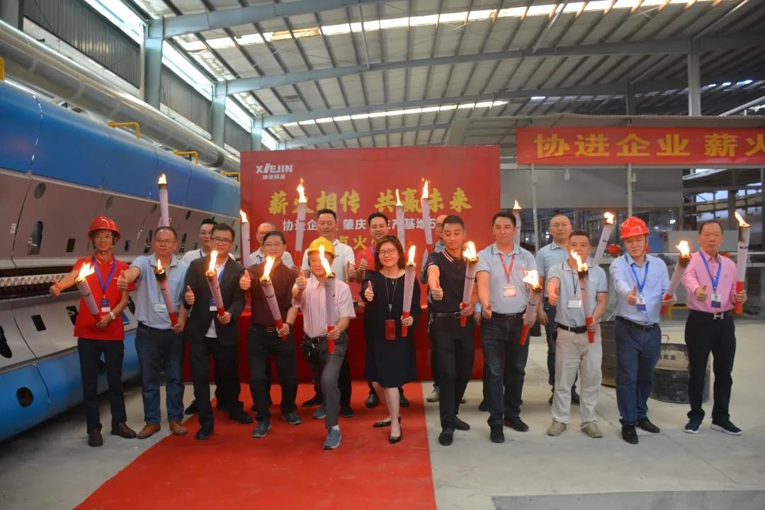 智能升級(jí)，領(lǐng)行業(yè)新未來——協(xié)進(jìn)企業(yè)肇慶生產(chǎn)基地智能巖板生產(chǎn)線順利點(diǎn)火